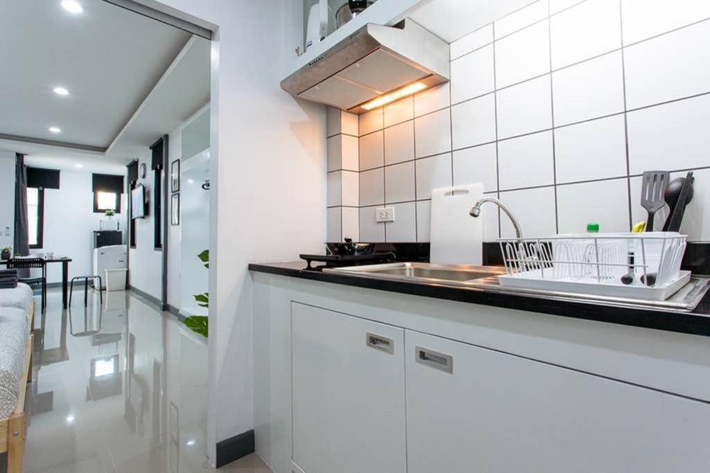 P4 Silom Large 2Beds Full Kitchen Wifi 4-6Pax Apartment Bangkok Exterior photo